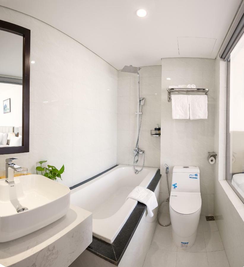 Golden Line Hotel Danang Bagian luar foto